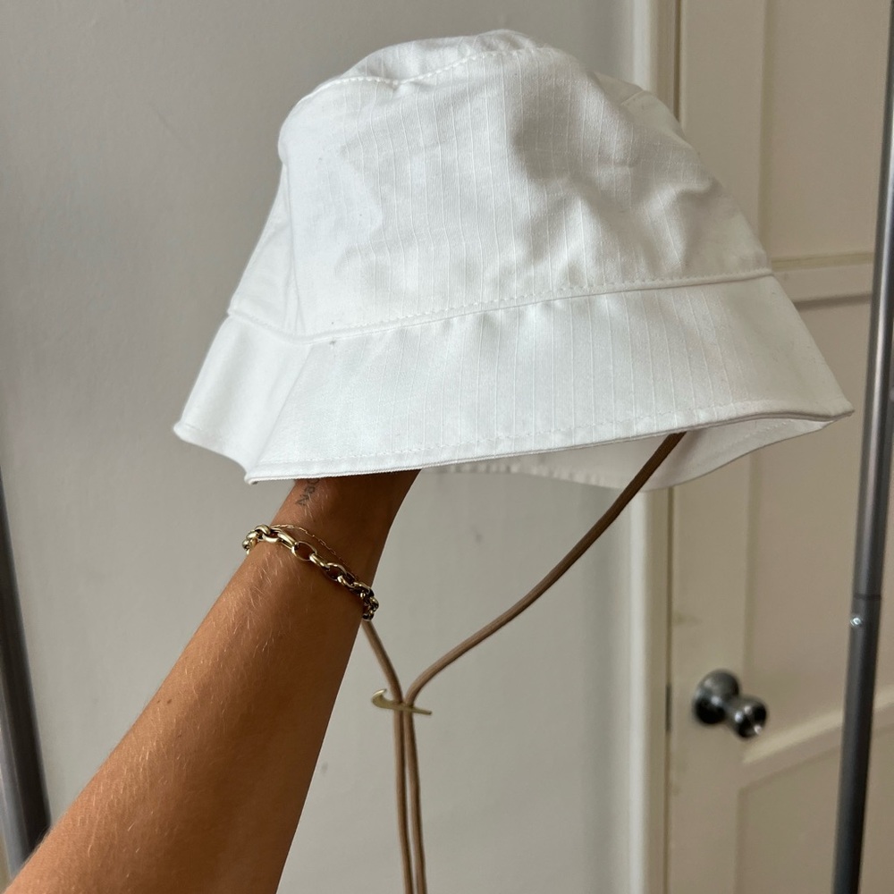 JACQUEMUS X NIKE collab sold out bucket hat